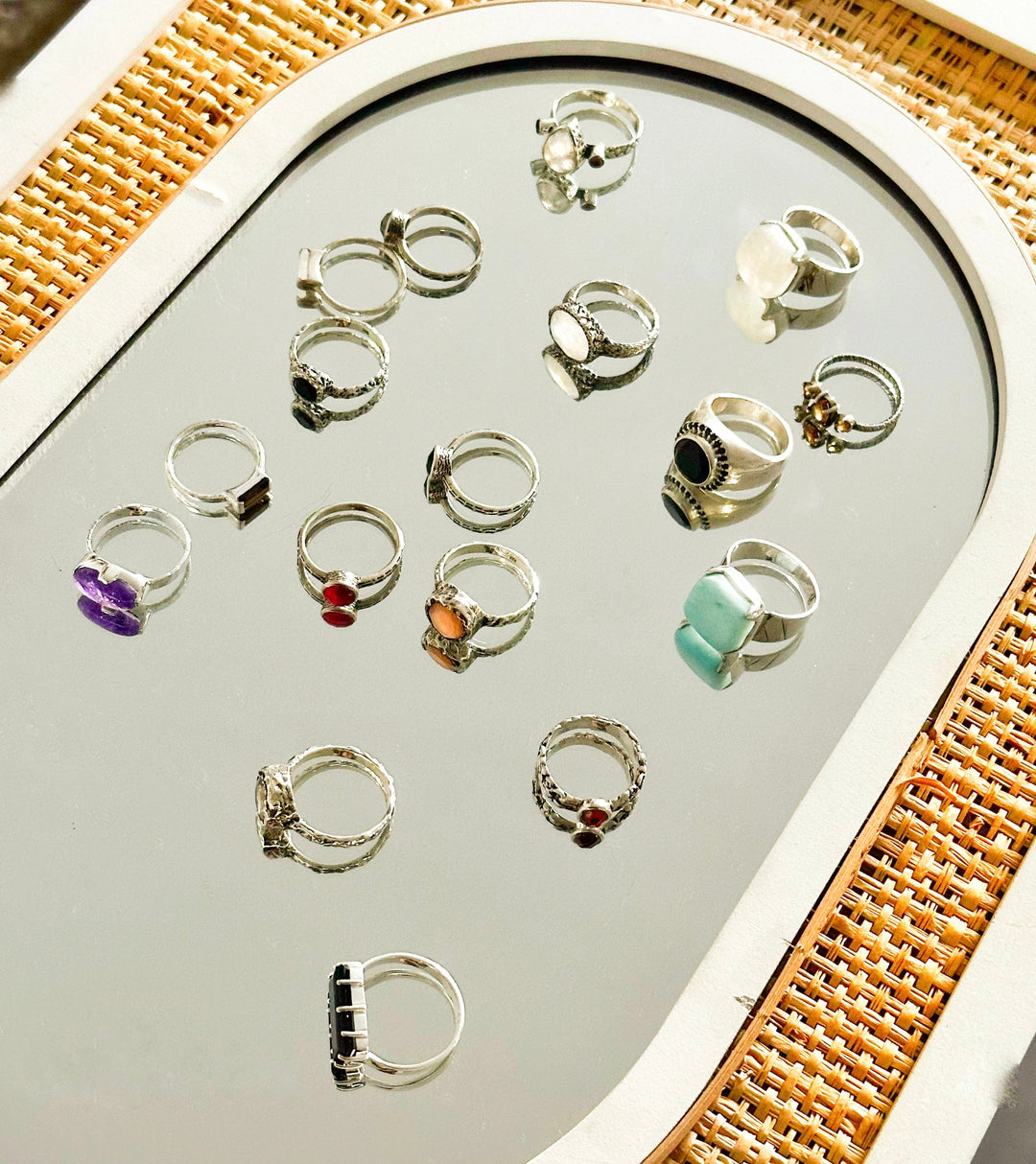 7 טיפים פשוטים לשמירה על תכשיטי כסף שיישארו נוצצים כמו ביום שקנית אותם