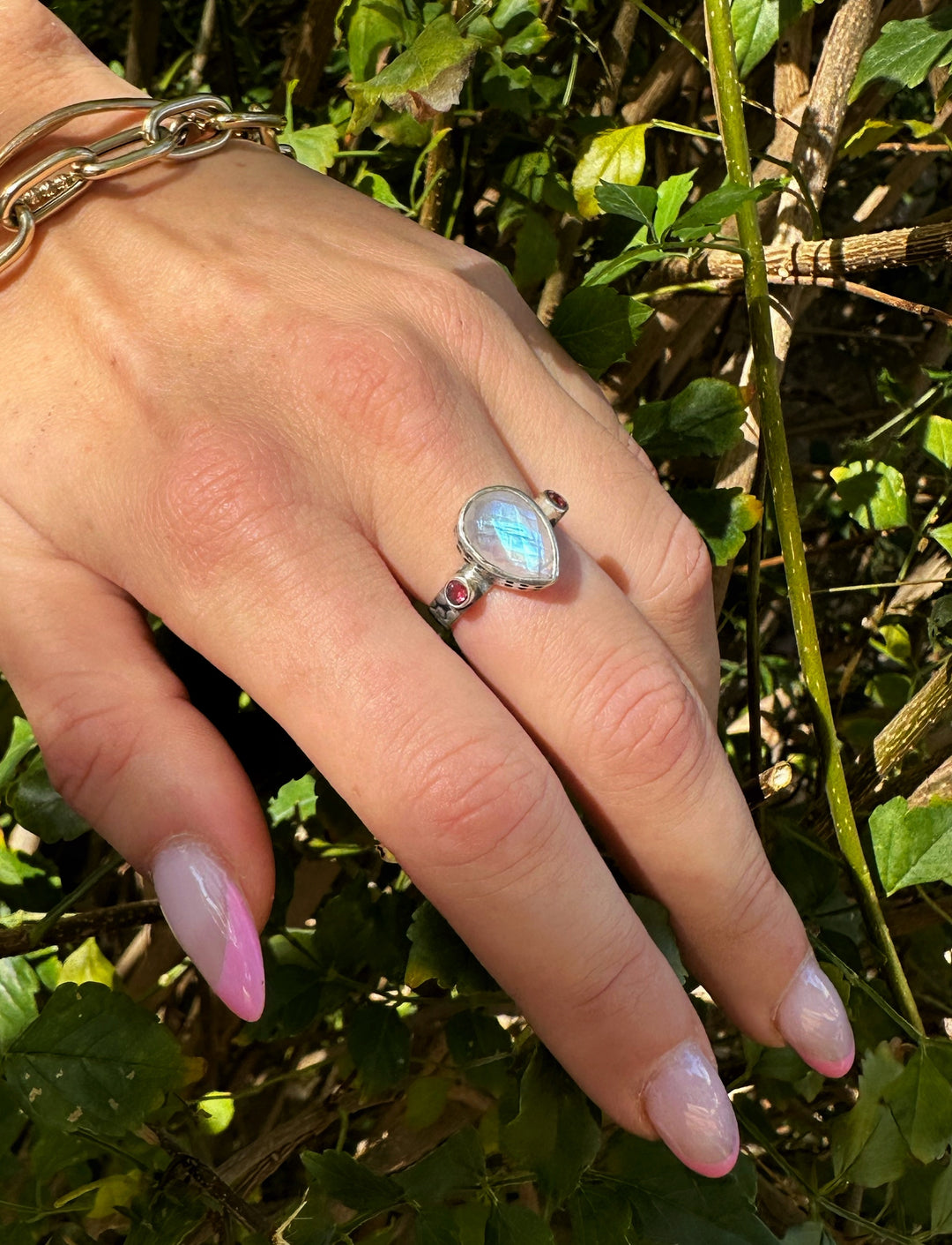 טבעת היילי-אבן מונסטון ריינבו וטורמלין ורודות