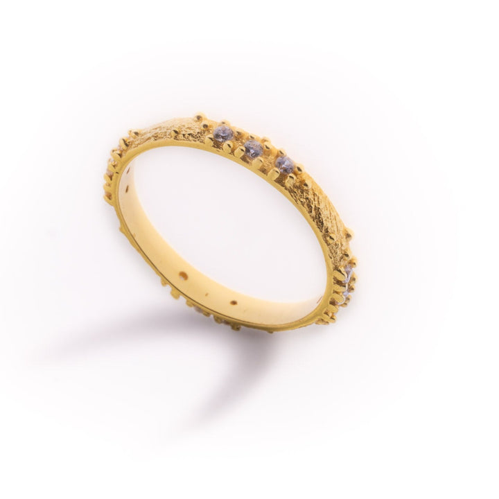 טבעת מימי ציפוי זהב- אבני קוורץ לבנות