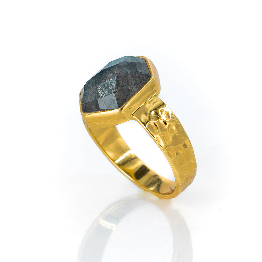 טבעת אשלי ציפוי זהב - אבן לברדורייט