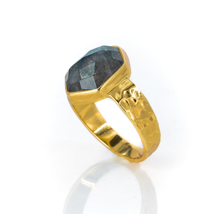 טבעת אשלי ציפוי זהב - אבן לברדורייט