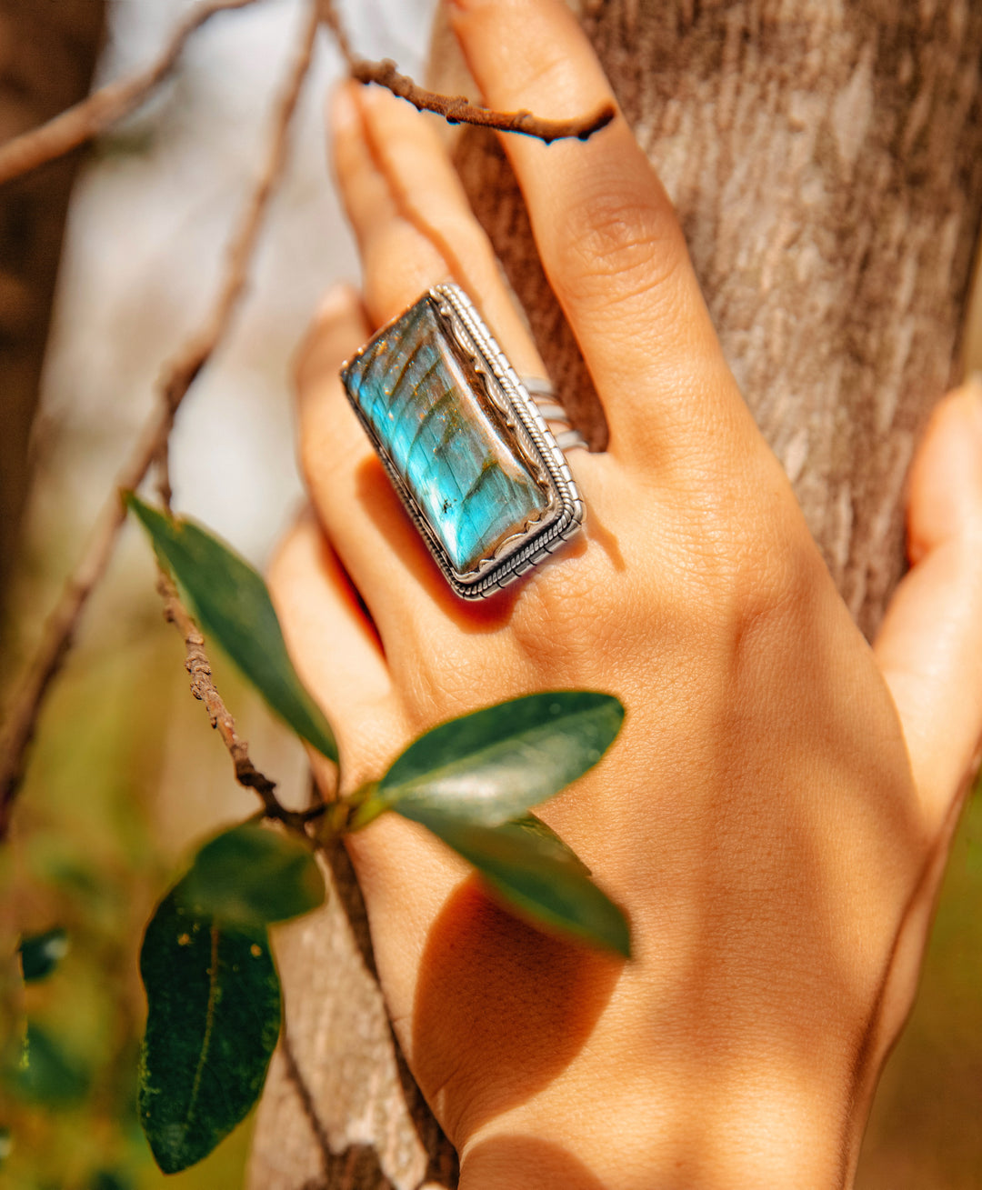 טבעת לארה -אבן לברדורייט כחולה מלבנית