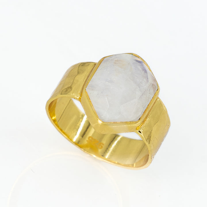 טבעת אשלי ציפוי זהב - אבן מונסטון ריינבו