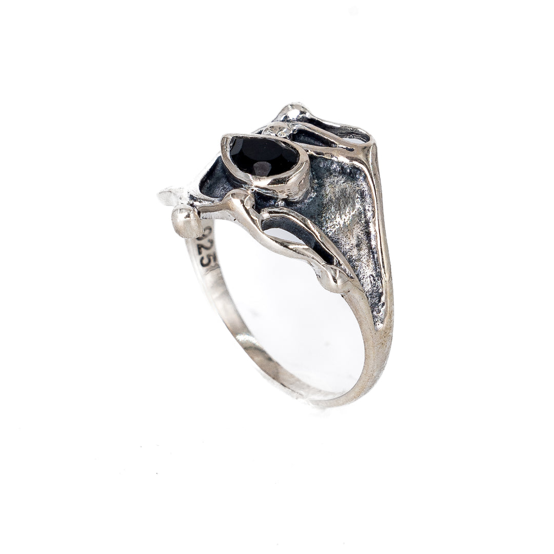 טבעת קורל- אבן אוניקס שחורה