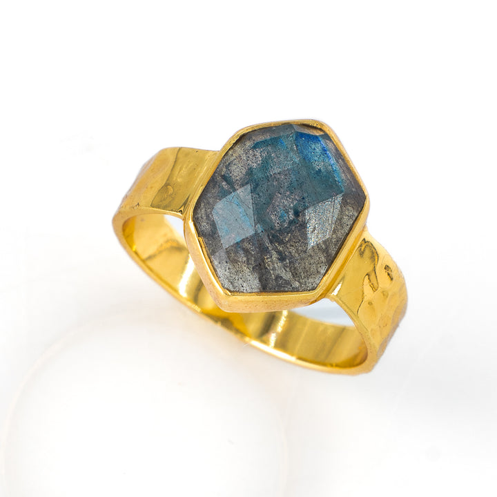 טבעת אשלי ציפוי זהב - אבן לברדורייט