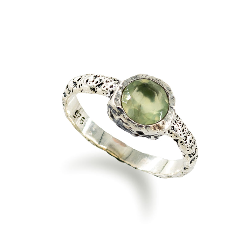 טבעת אמה - אבן פריהנייט